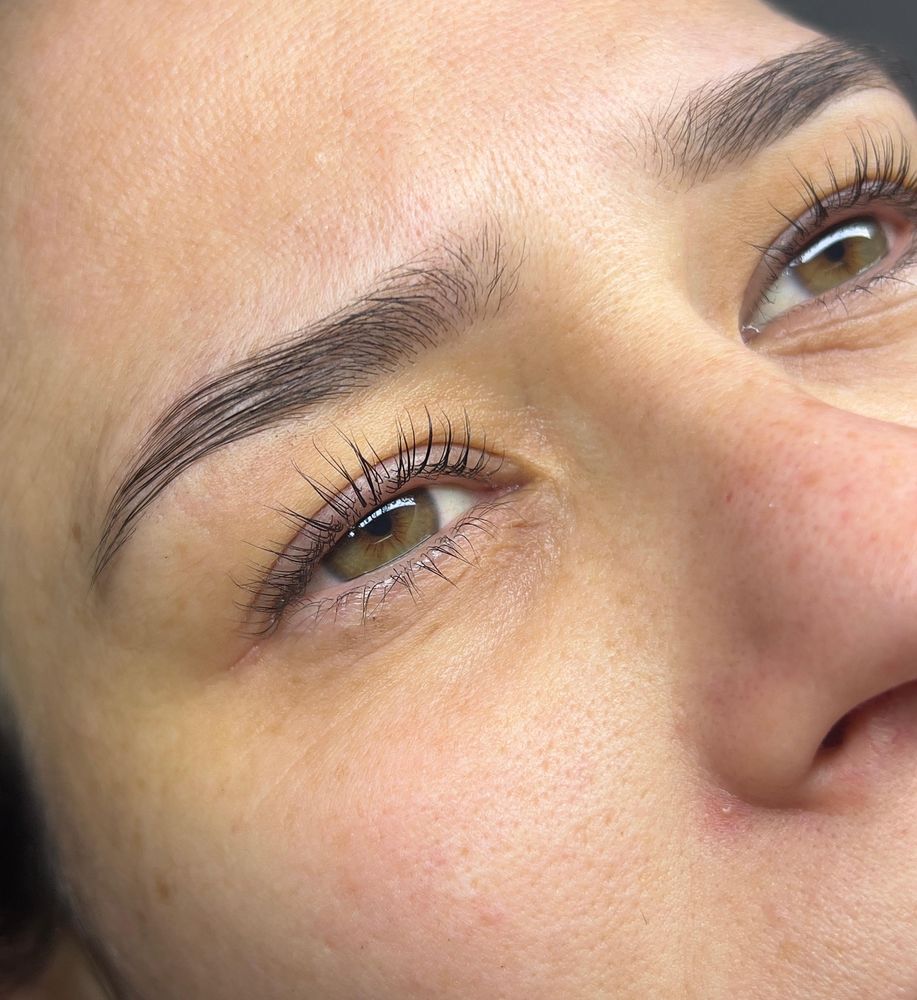 Lifting de pestañas y diseño de cejas
